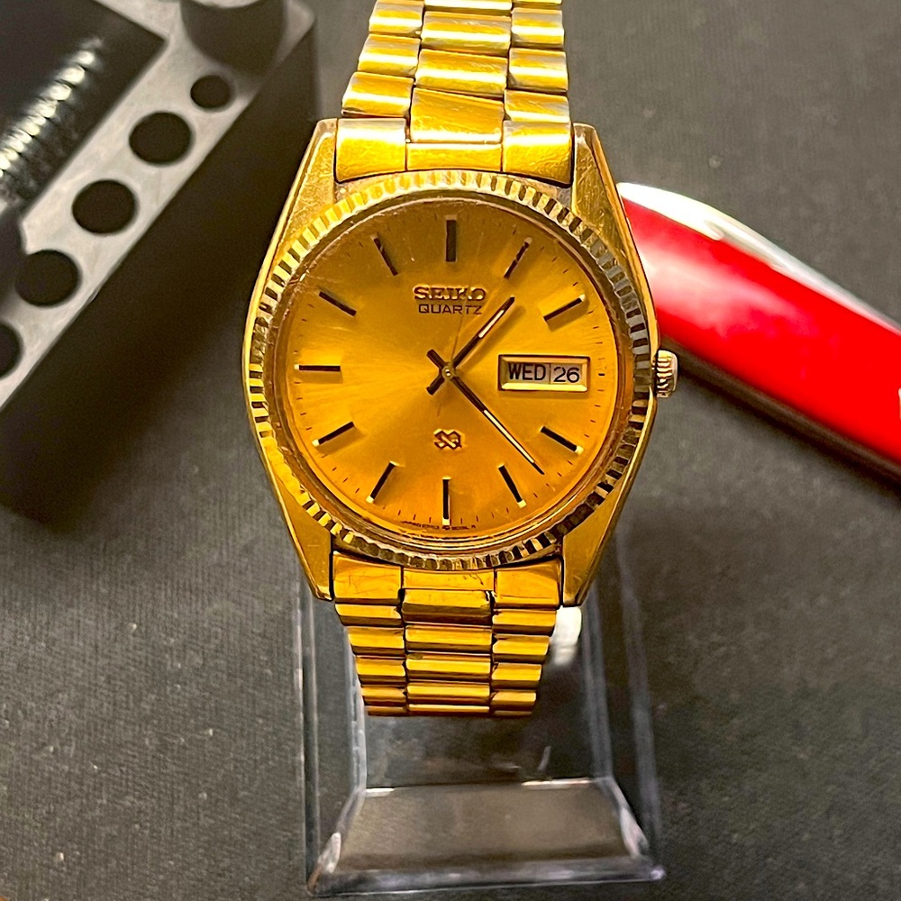Seiko Gold Classic Watch with Date Window and Fluted Bezel